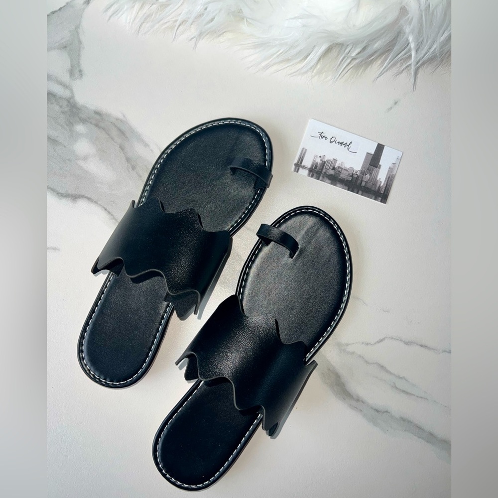 One left!! Stellar chevron sandal🌙